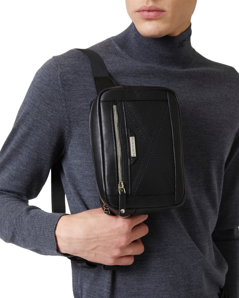 Iceberg Black leather bum bag with cross-stitching and metal buckle Zwart
