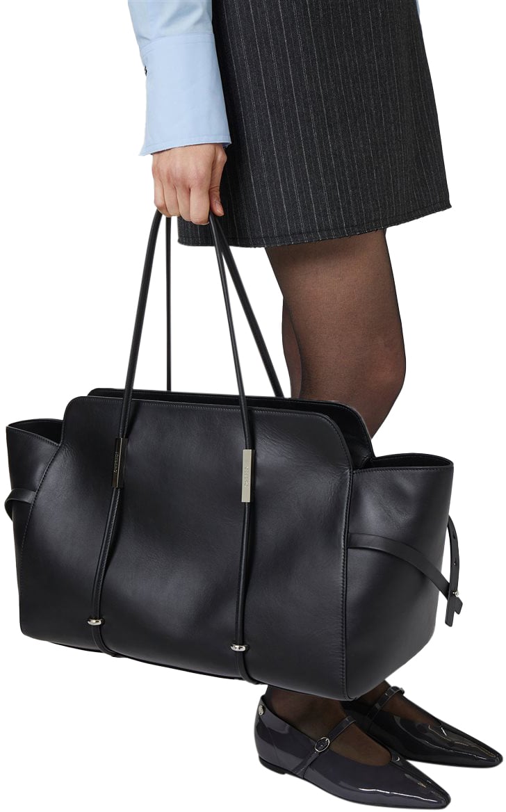 Iceberg Maxi shopper in black Lille leather with double Iceberg logo metal accessory and debossed logo Zwart