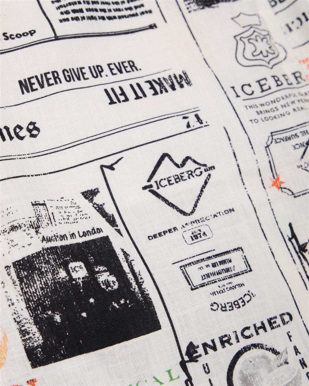 Iceberg KIDS - Cream-colored Bermuda shorts for boys with graphic print Beige