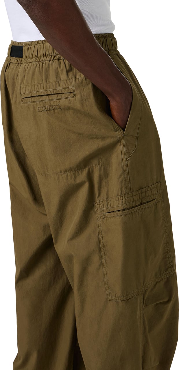 Iceberg Khaki cargo pants in garment-dyed technical parachute fabric with belt Groen