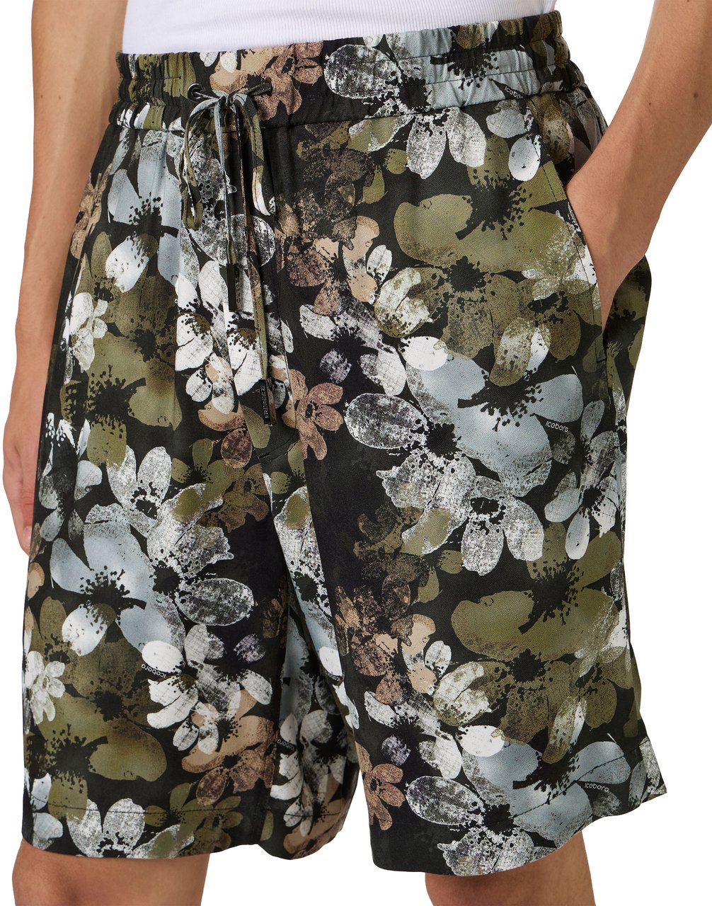 Iceberg Regular fit Bermuda shorts with a pattern on a red background, made from viscose Divers