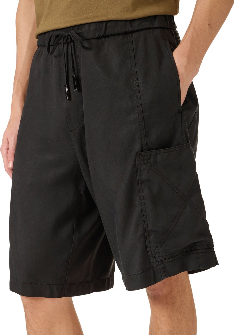 Iceberg Black cargo fit Bermuda shorts in technical fabric Zwart