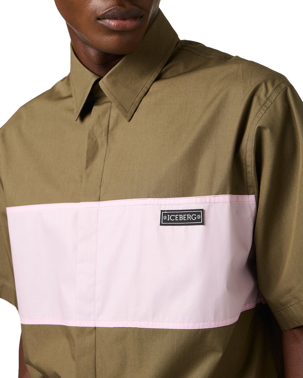 Iceberg Comfort fit khaki shirt crafted from cotton poplin, accented with a contrasting band Groen