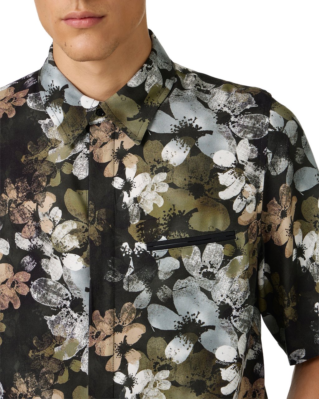 Iceberg Regular fit green and black shirt crafted from viscose, adorned with a floral print Divers