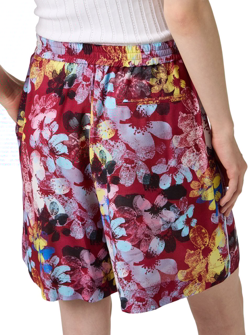 Iceberg Comfort fit patterned Bermuda shorts on a red background, made from viscose Divers