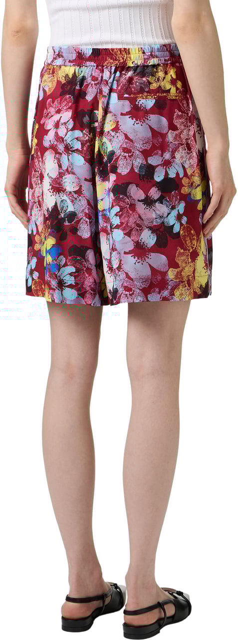 Iceberg Comfort fit patterned Bermuda shorts on a red background, made from viscose Divers