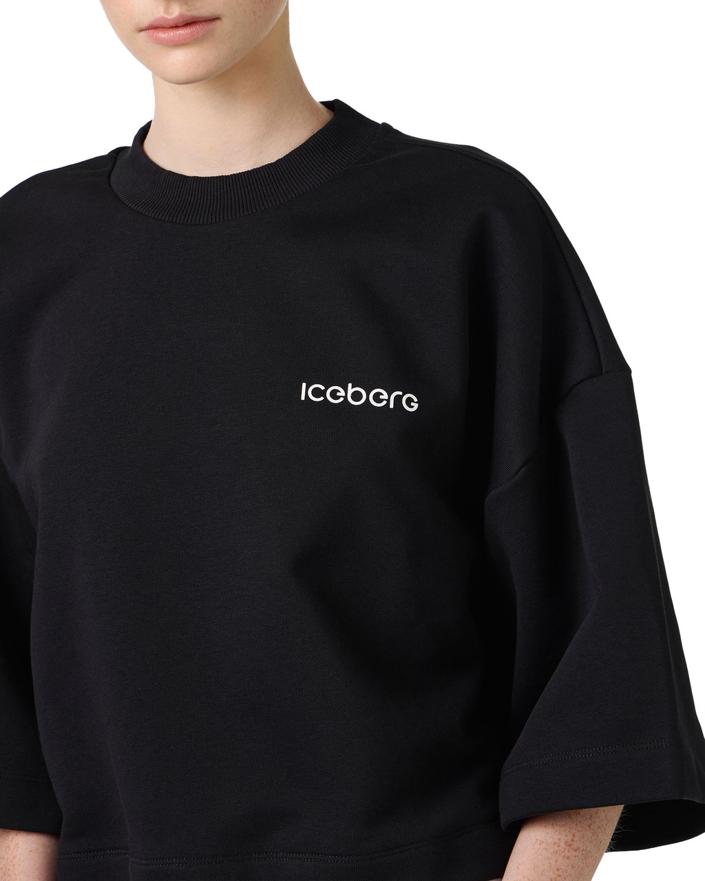 Iceberg Black cropped fit short-sleeved sweatshirt in sustainable cotton with 3D logo Zwart