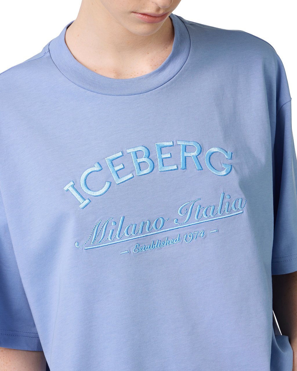 Iceberg Powder blue, boxy fit T-shirt in sustainable cotton jersey with Iceberg Social Club print Blauw