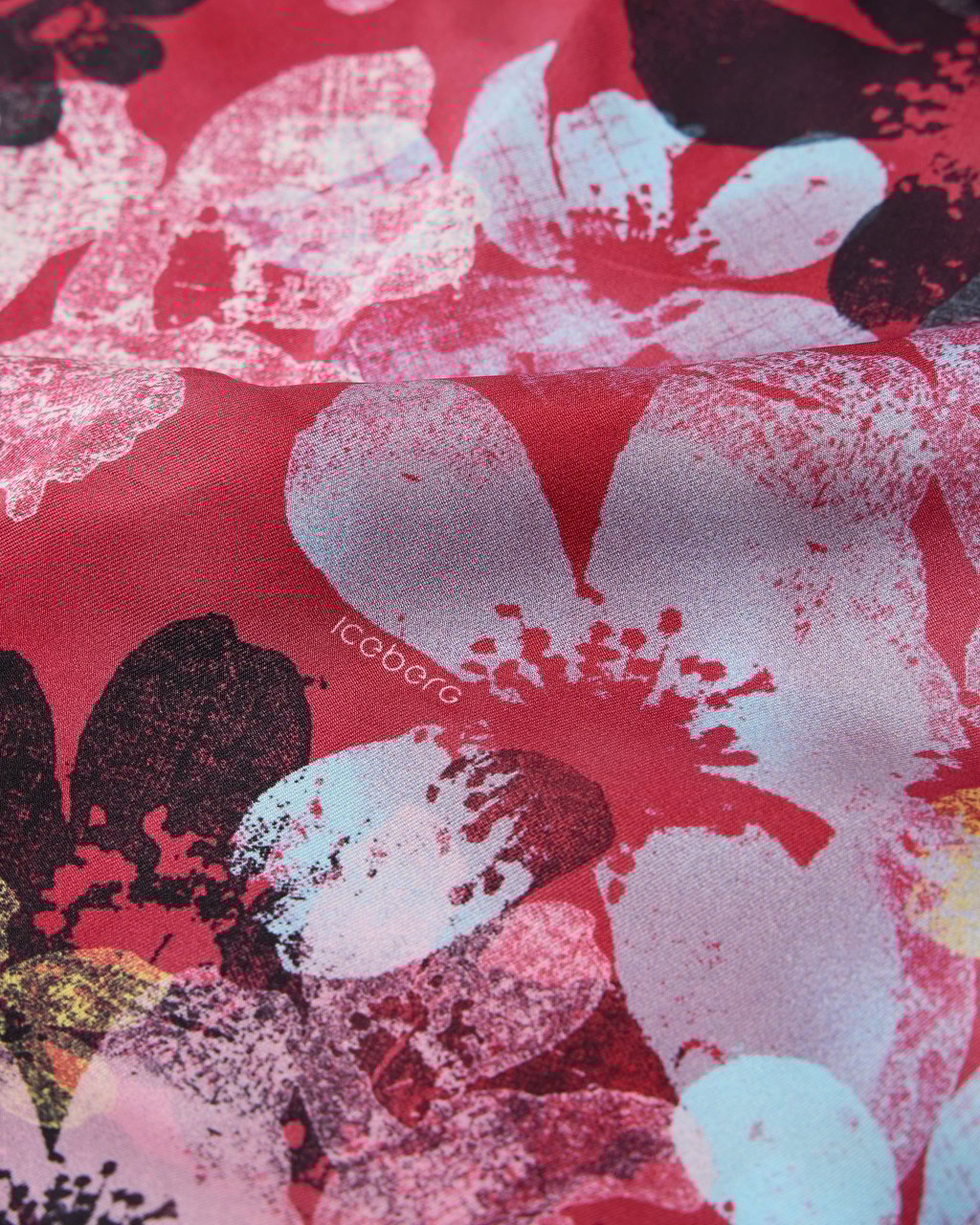Iceberg Silk scarf with a patterned design on a red background Divers