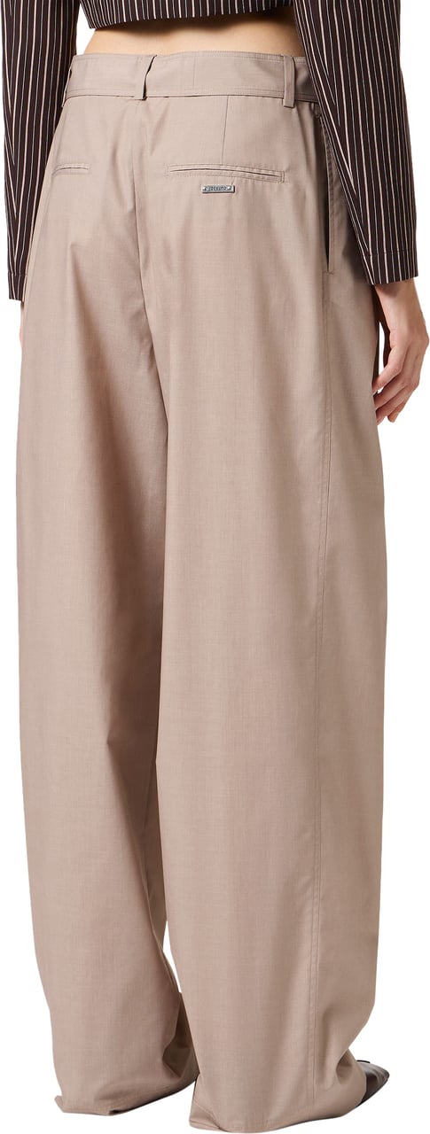 Iceberg Sand-colored straight-legged pants in technical poplin Wit
