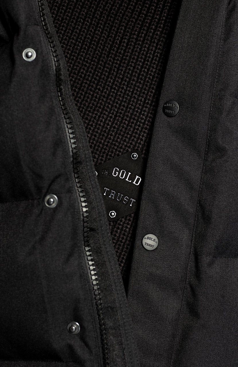 In Gold We Trust The Plane Jet Black Zwart