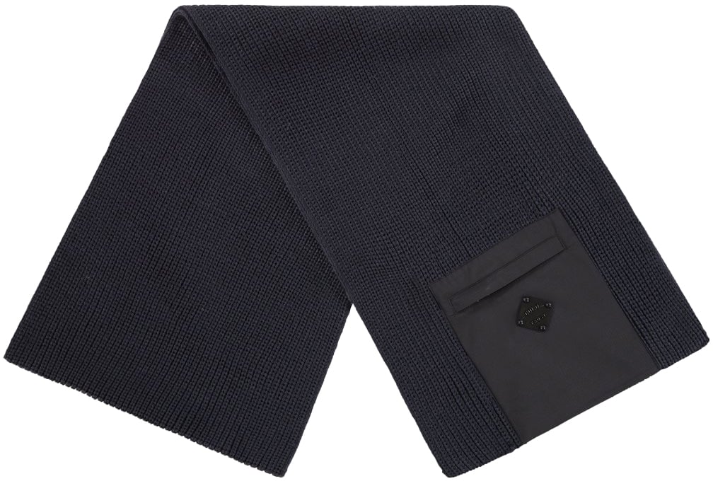 In Gold We Trust The Nada Salute Blauw