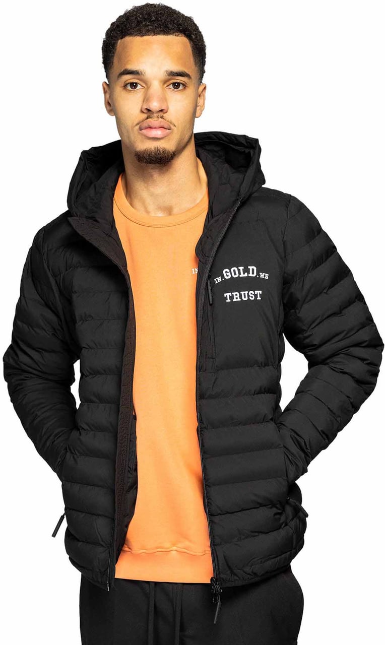 In Gold We Trust The K1 Hood Jet Black Zwart