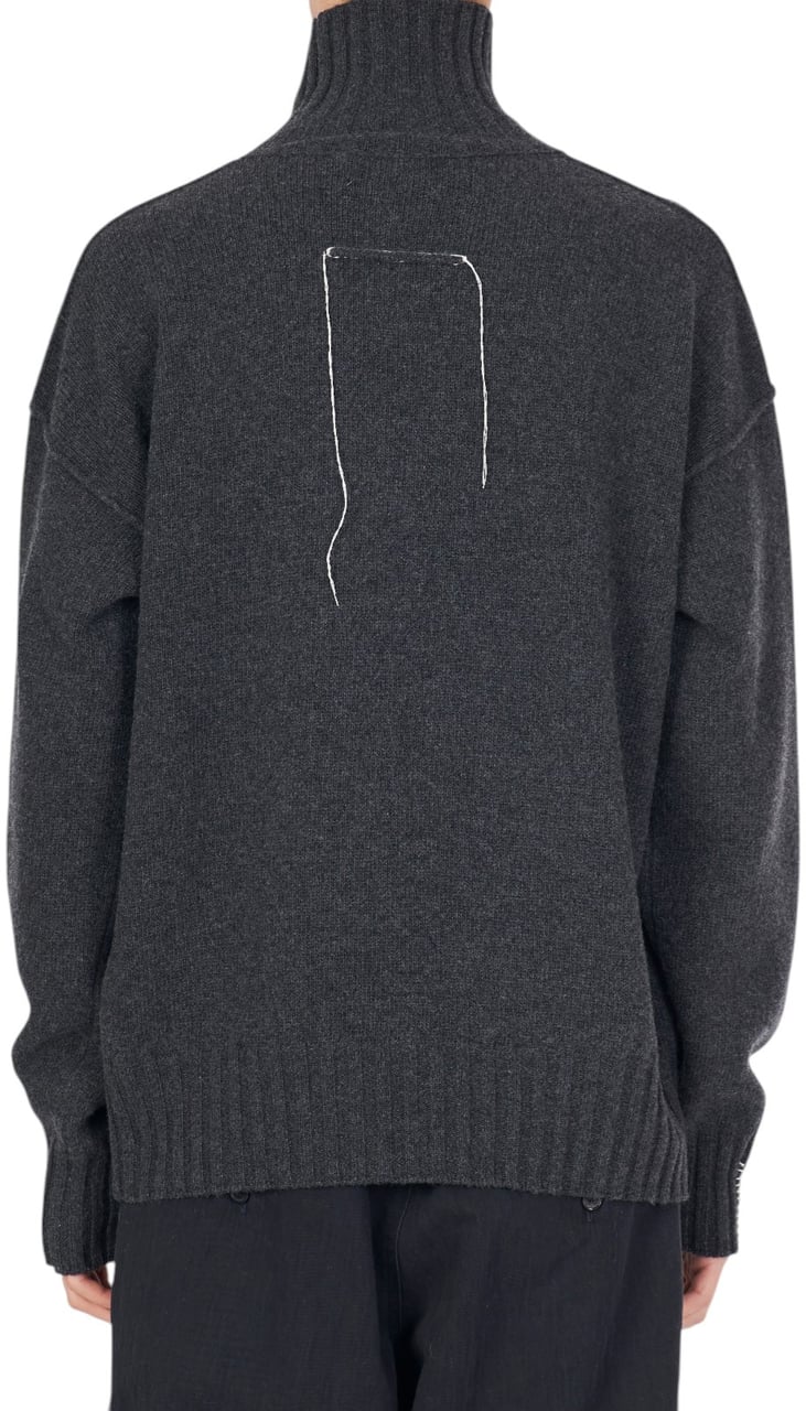 Isabel Benenato Pull cachemire col roulé surpiqure blanche gris Isabel Benenato Homme UK22 80 Wit