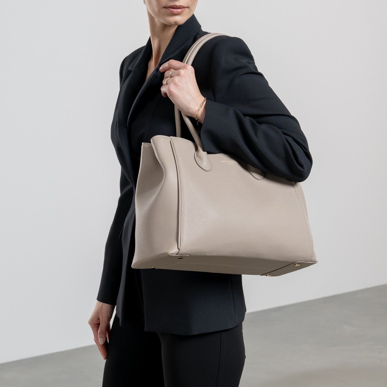 Isabel Bernard Honoré Cloe Handtas Taupe