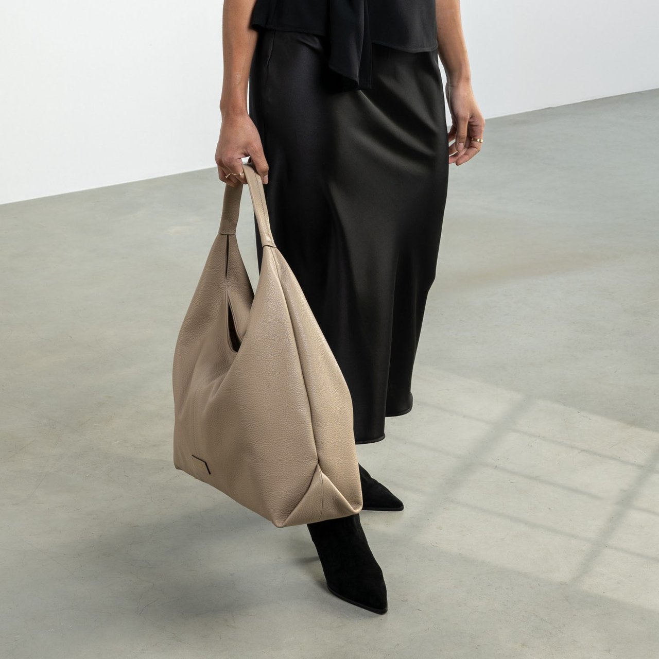 Isabel Bernard Honoré Grace Schoudertas Taupe