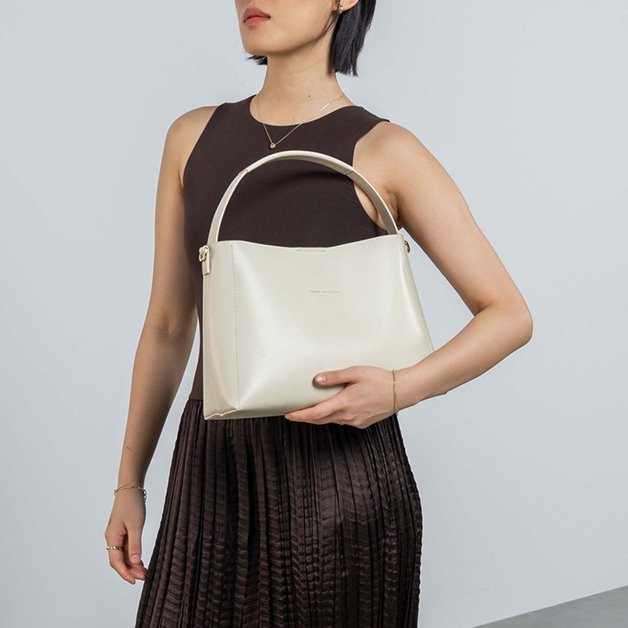 Isabel Bernard Montmarte Béatrice Handtas Neutraal