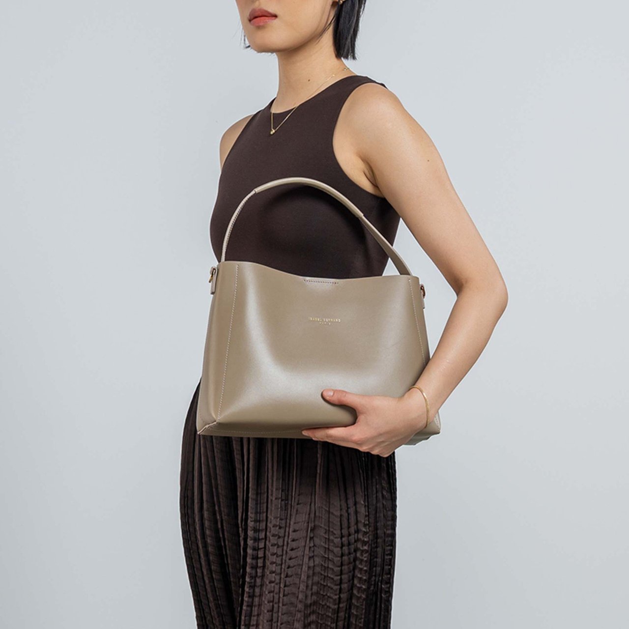 Isabel Bernard Montmarte Béatrice Handtas Taupe