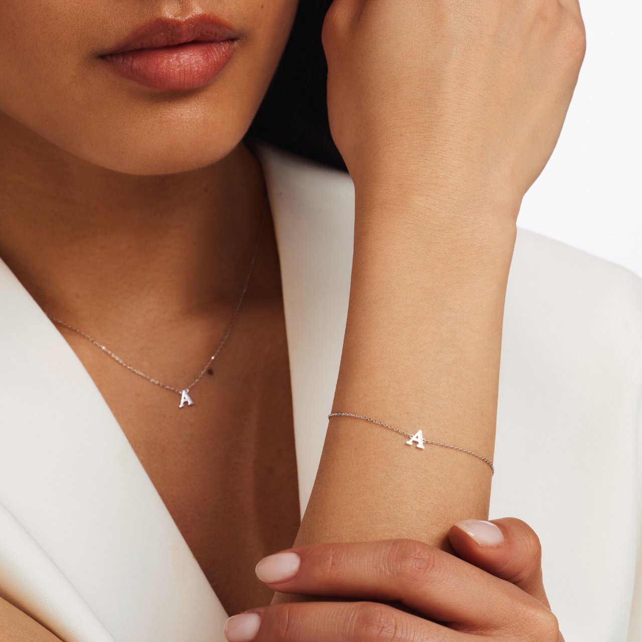 Isabel Bernard Rachel Armband - Letter T Zilver