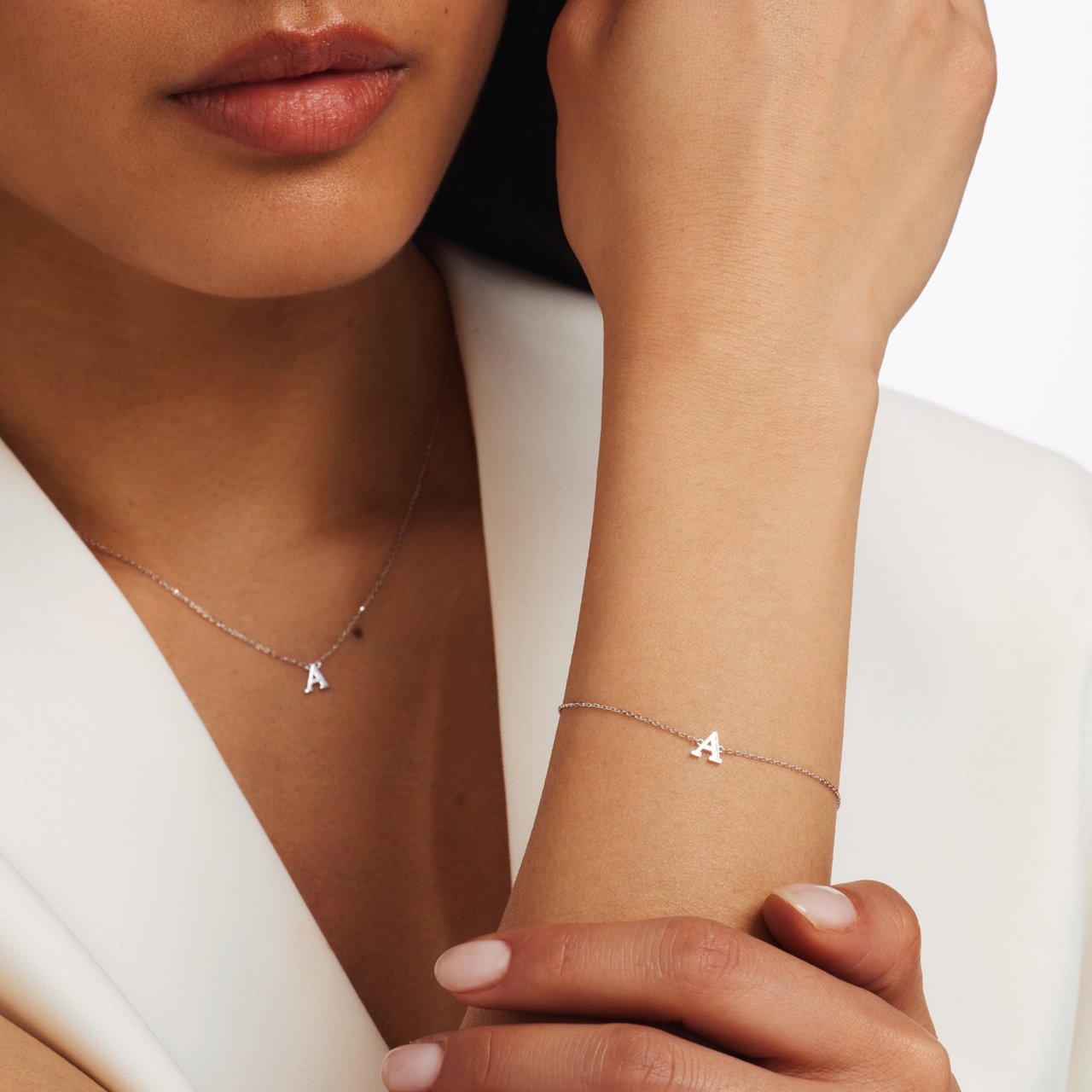 Isabel Bernard Rachel Armband - Letter V Zilver