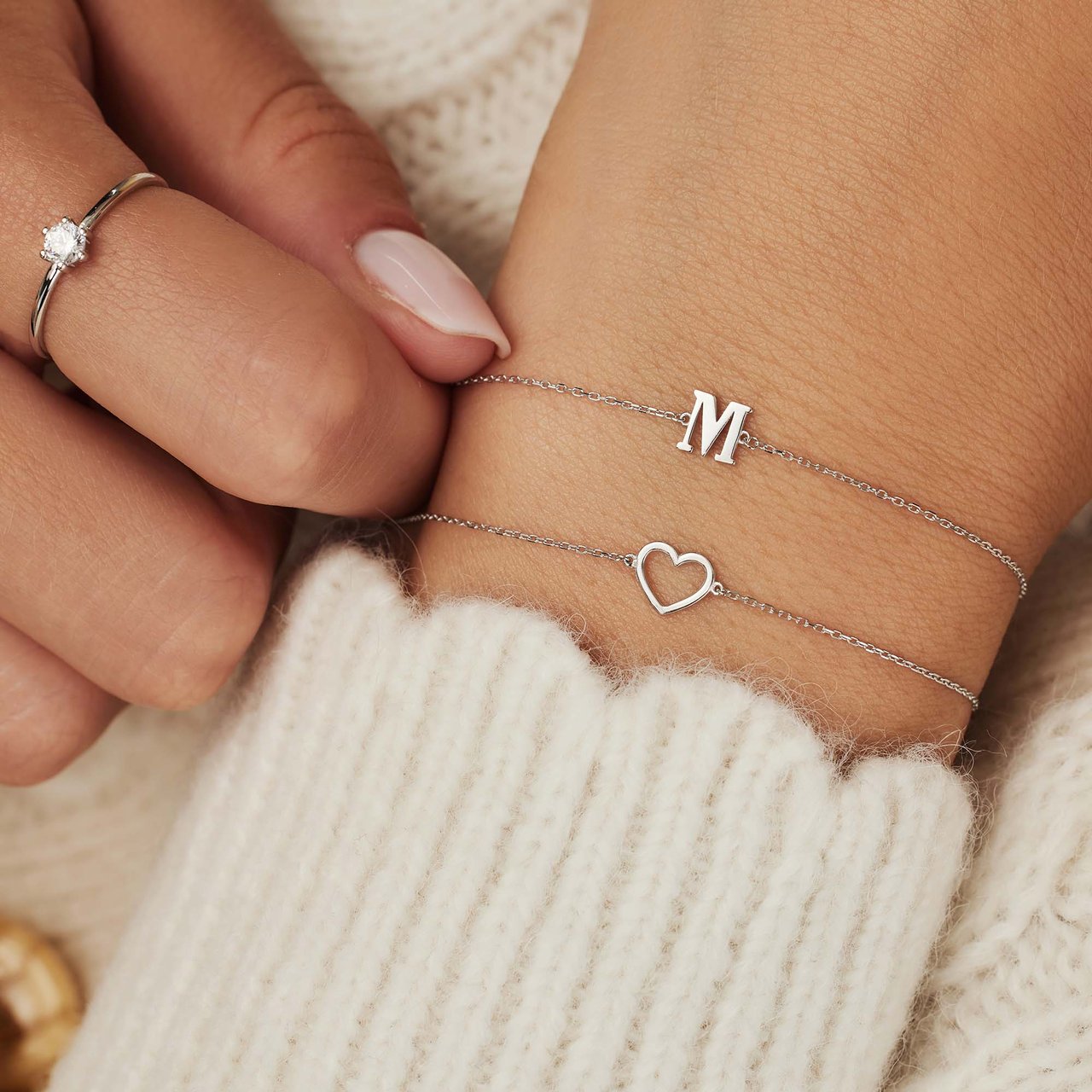 Isabel Bernard Rachel Armband - Letter V Zilver