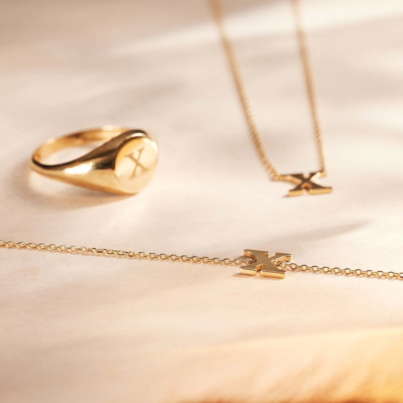 Isabel Bernard Rachel Armband - Letter I Goud