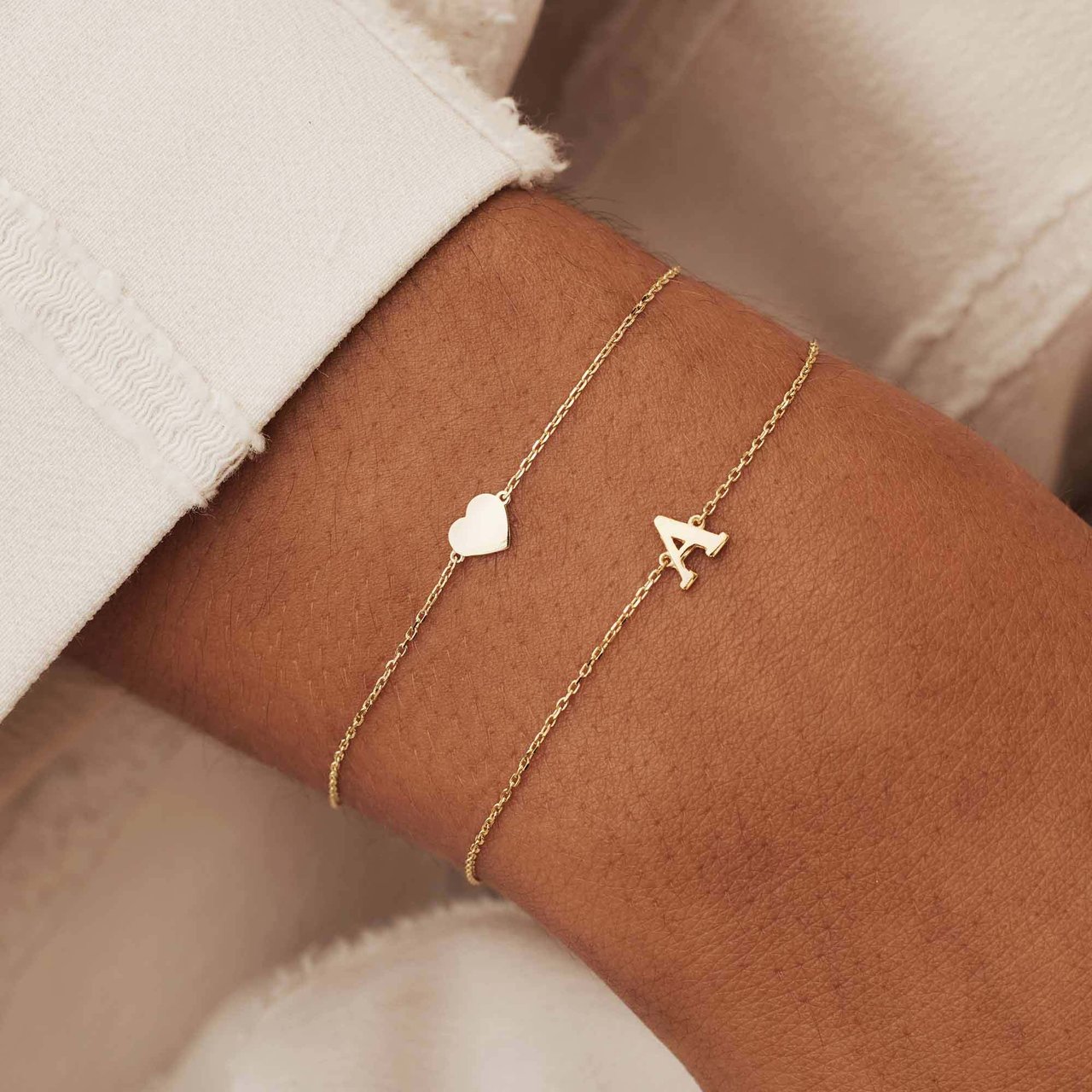 Isabel Bernard Rachel Armband - Letter M Goud