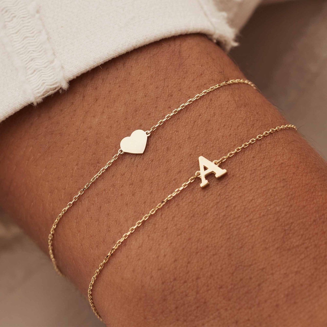 Isabel Bernard Rachel Armband - Letter R Goud