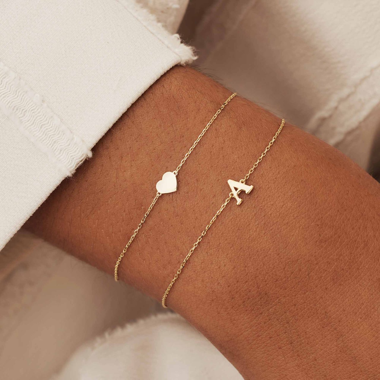 Isabel Bernard Rachel Armband - Letter U Goud