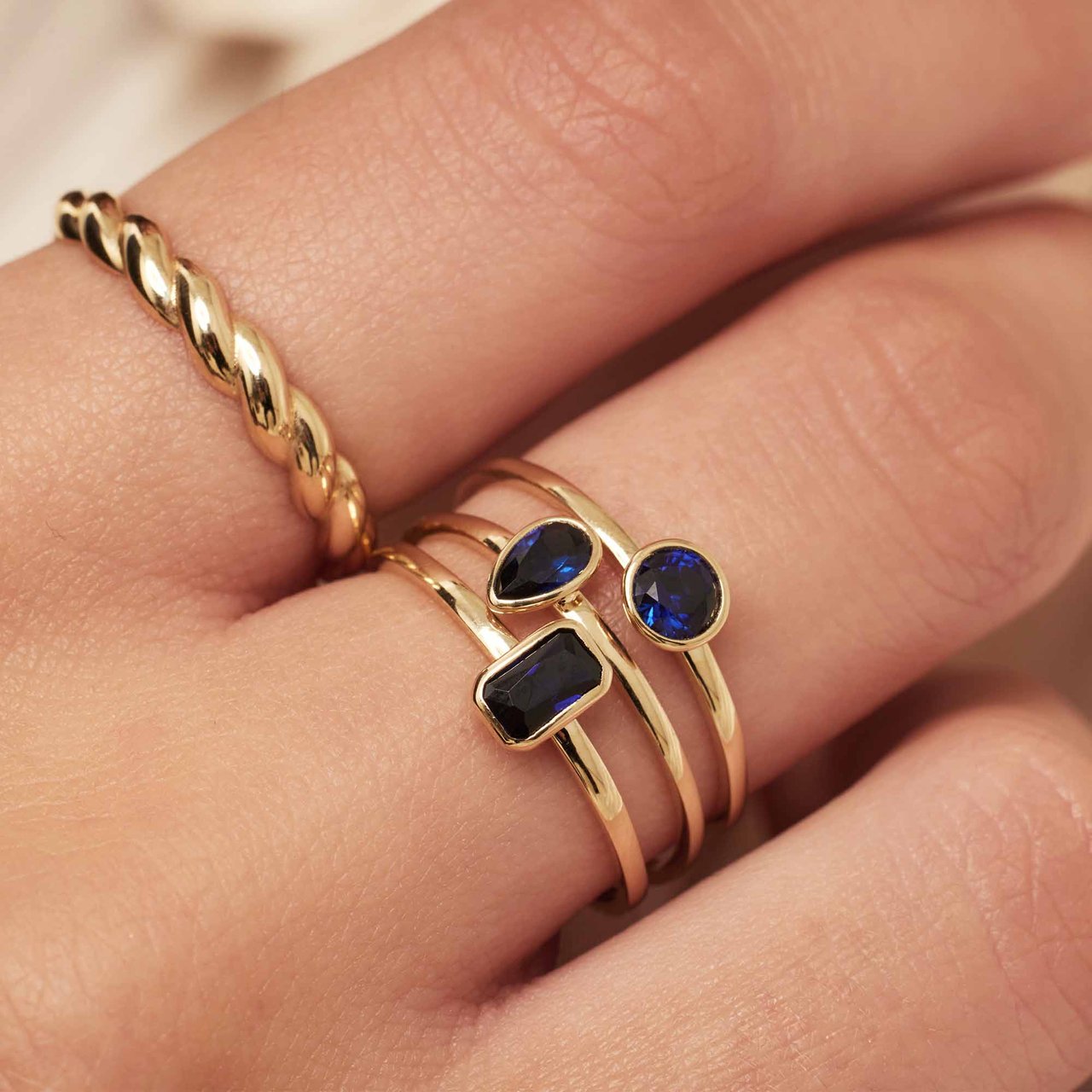 Isabel Bernard Baguette Ring met Zirkonia Blauw