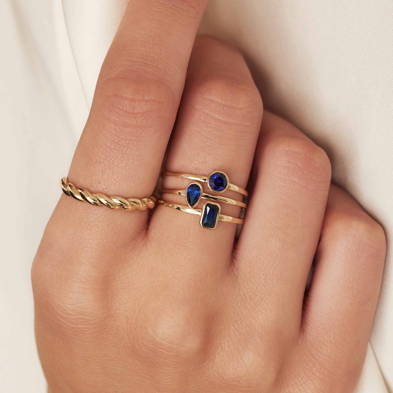 Isabel Bernard Baguette Ring met Zirkonia Blauw