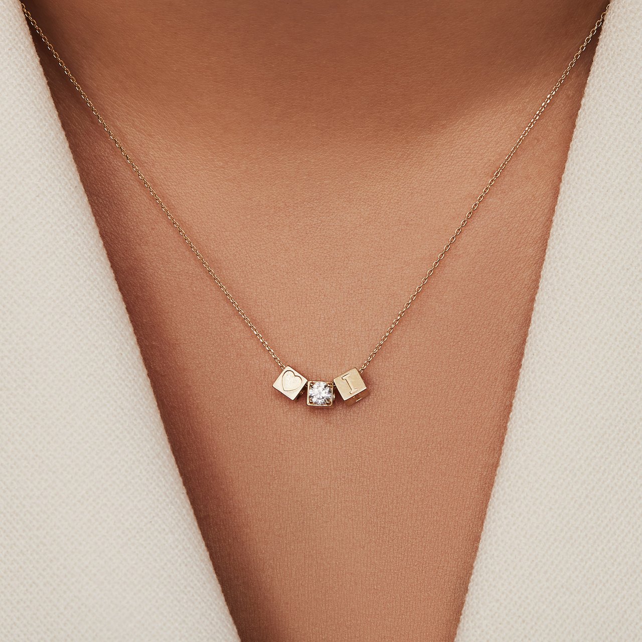 Isabel Bernard - Letter E Goud