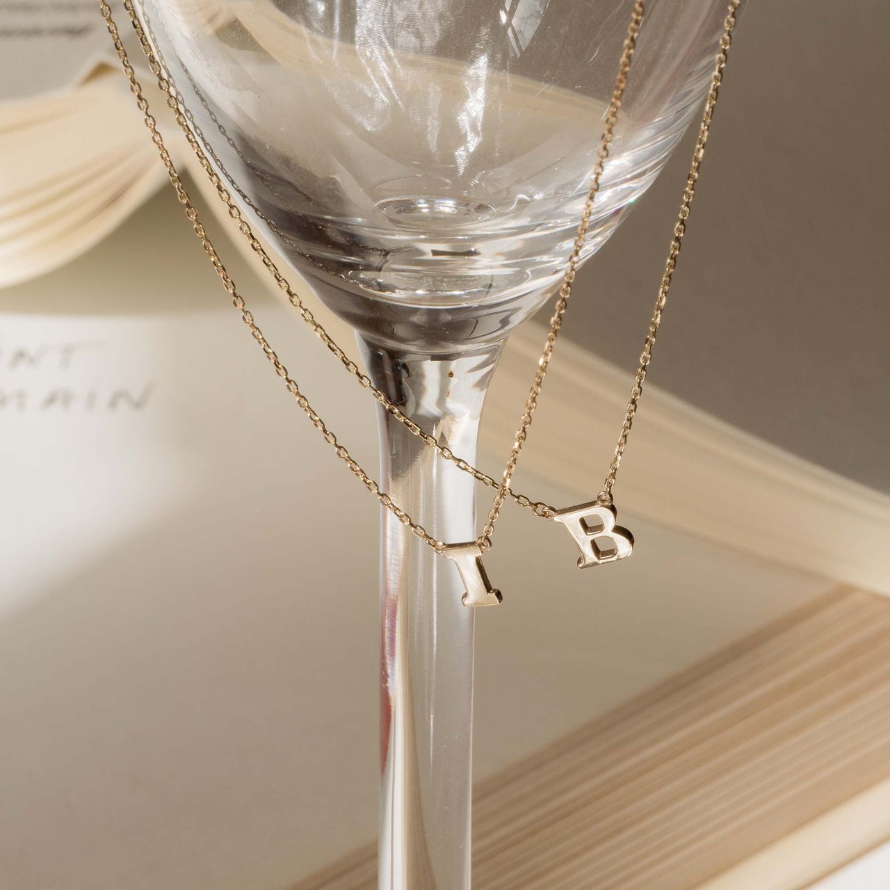 Isabel Bernard Chloé Ketting - Letter B Goud