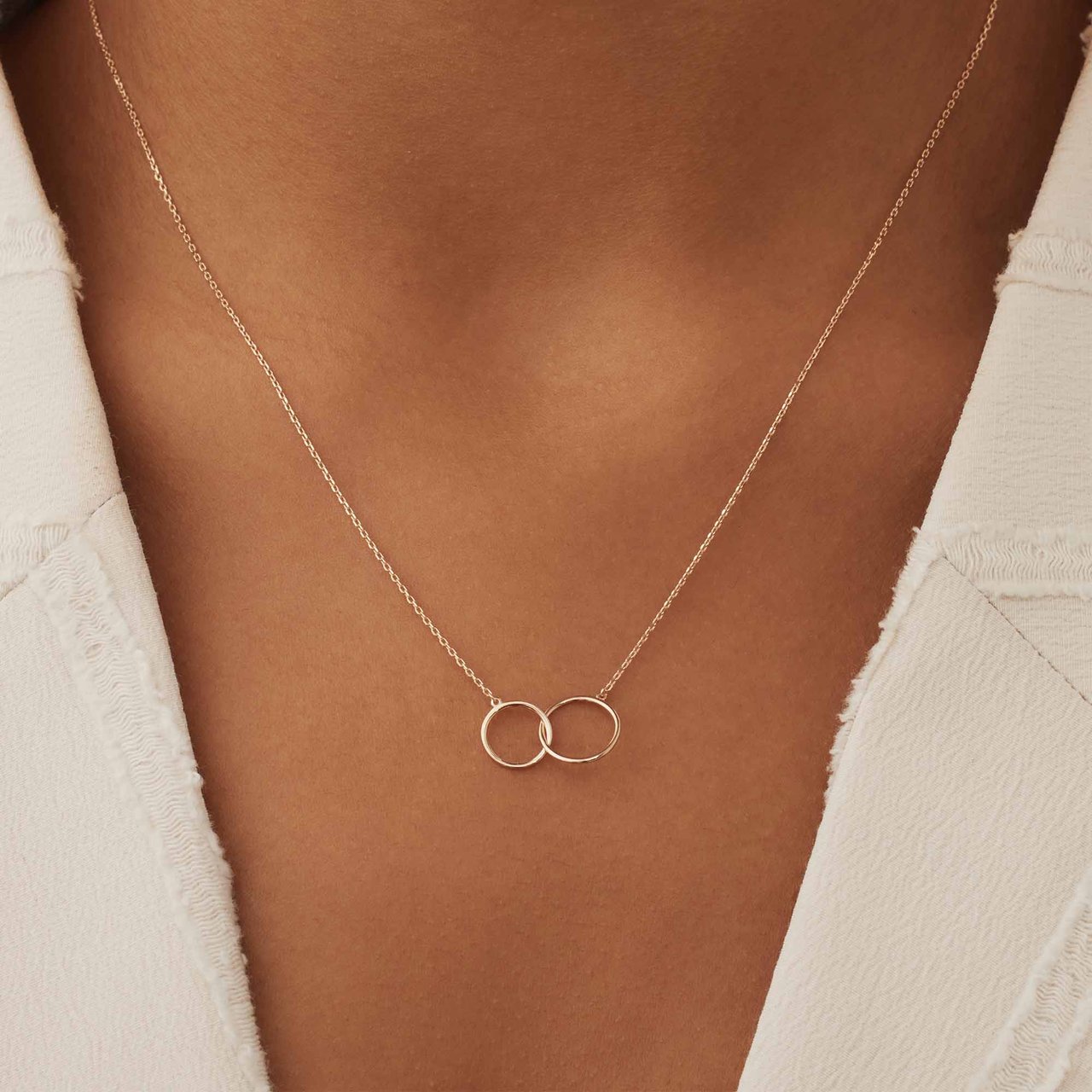 Isabel Bernard Loulou Ketting Roze