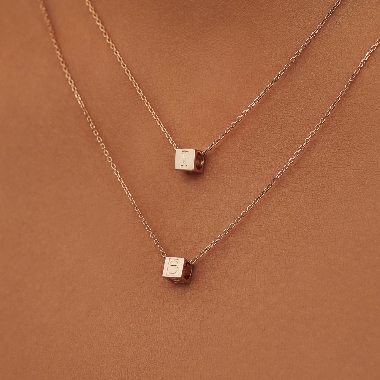 Isabel Bernard Felie Bedel - Letter U Roze