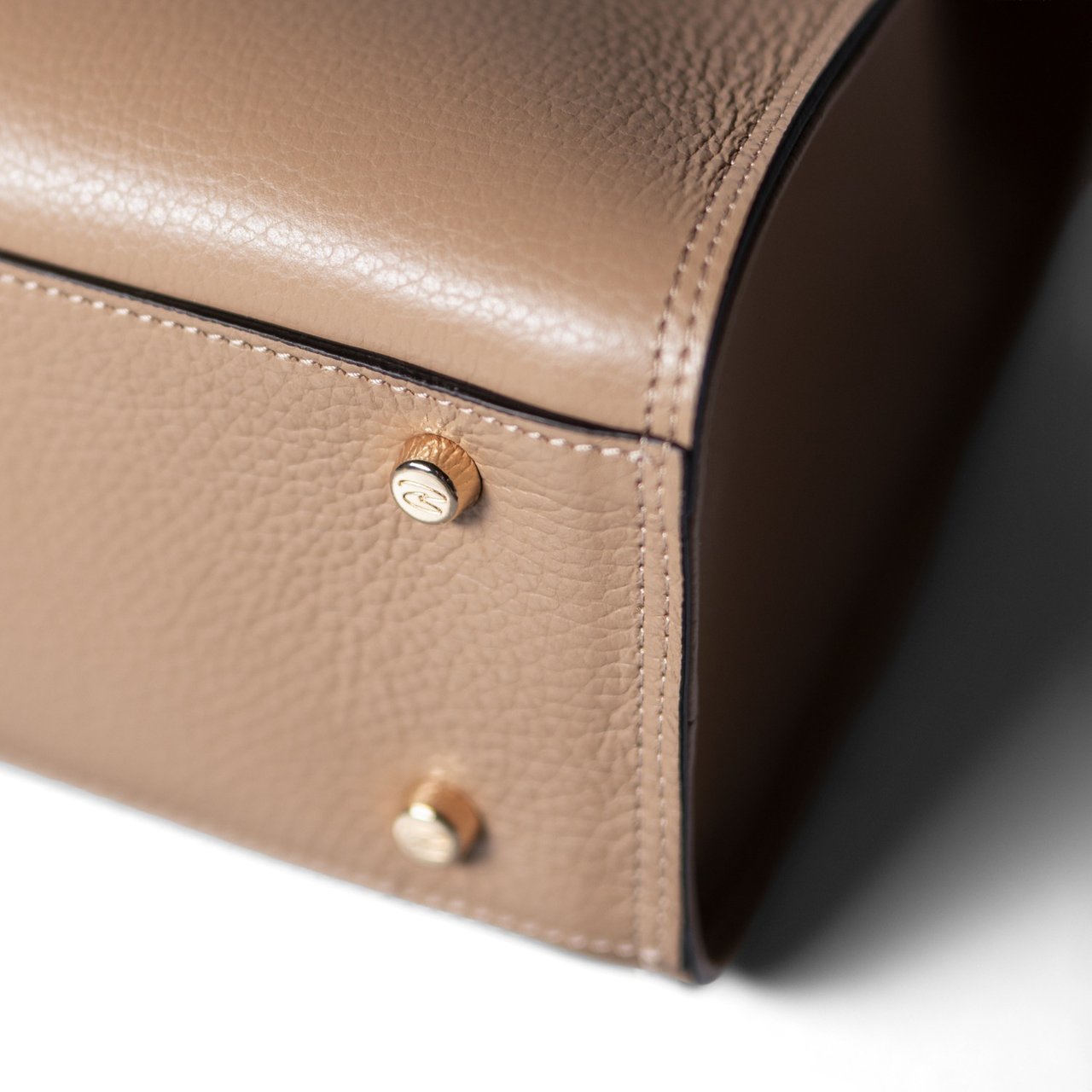 Isabel Bernard Femme Forte Simone Kalfsleer Handtas Beige