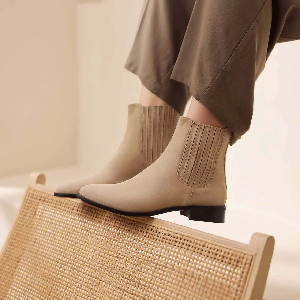 Isabel Bernard Vendôme Chey Kalfsleer/Suède Chelsea Boots Beige