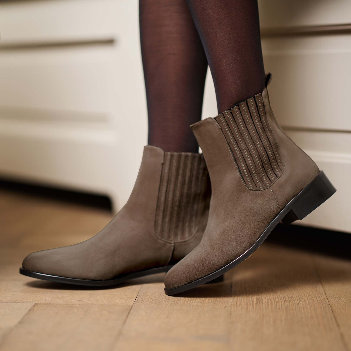 Isabel Bernard Vendôme Chey Kalfsleer/Suède Chelsea Boots Taupe