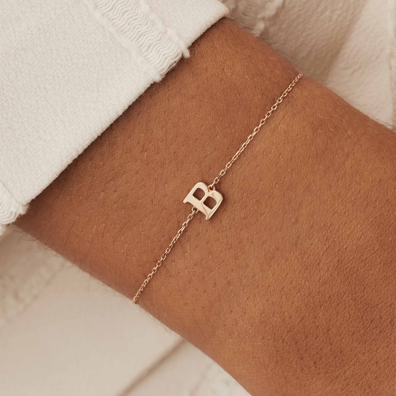 Isabel Bernard Saint Germain Rachel - Armband - Witgoud - Letter W Roze
