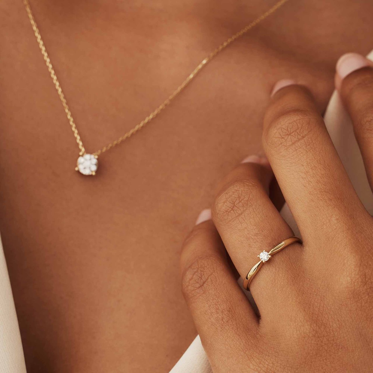 Isabel Bernard De la Paix Céline Ring met Diamant Goud