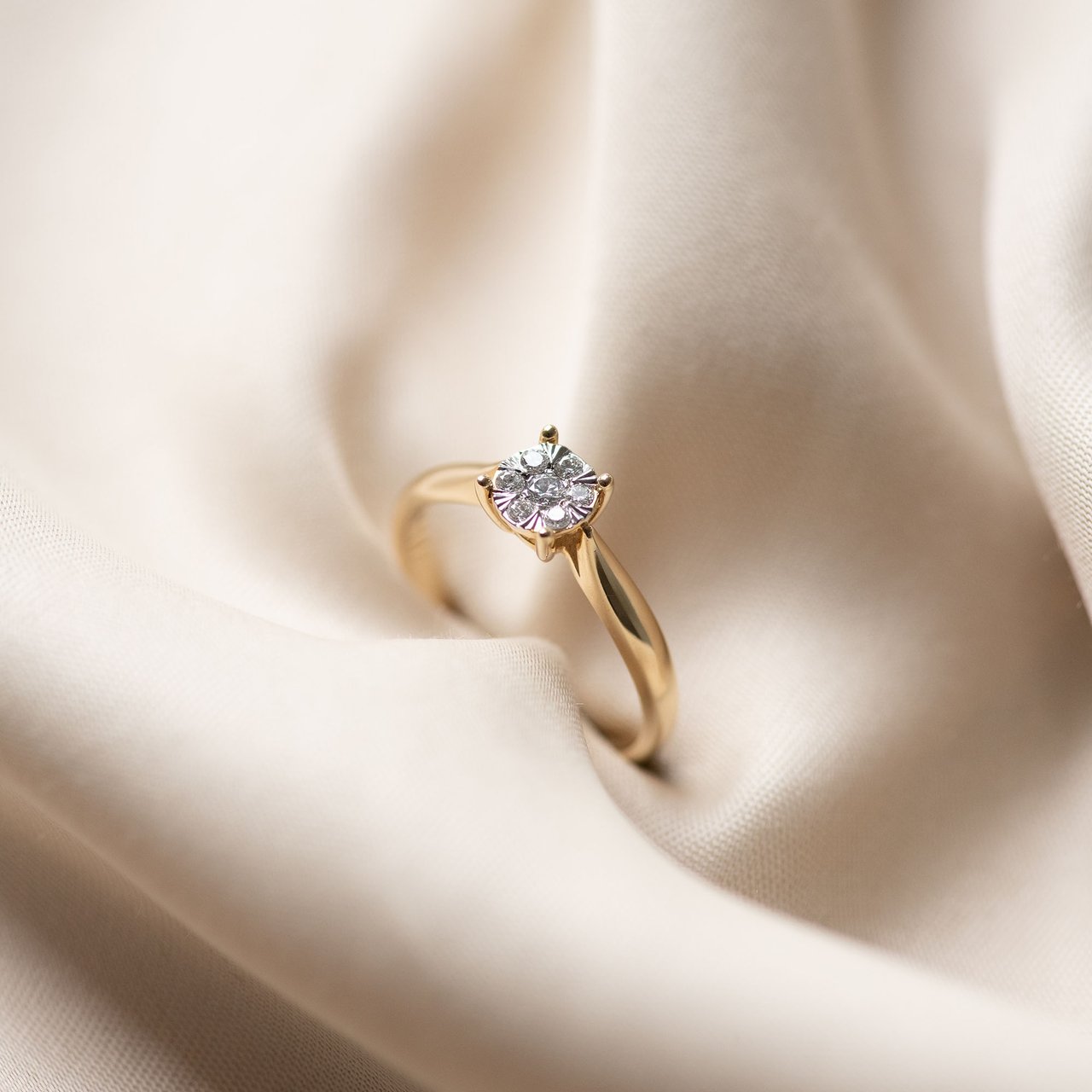 Isabel Bernard De la Paix Hanaé Ring met Diamant Goud