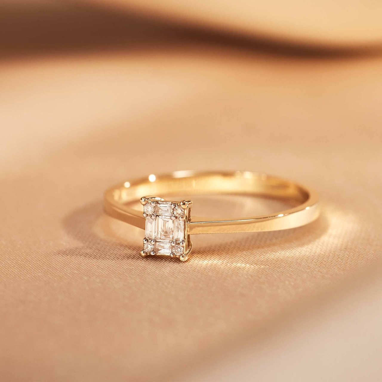 Isabel Bernard De la Paix Maxime Ring met Diamant Goud