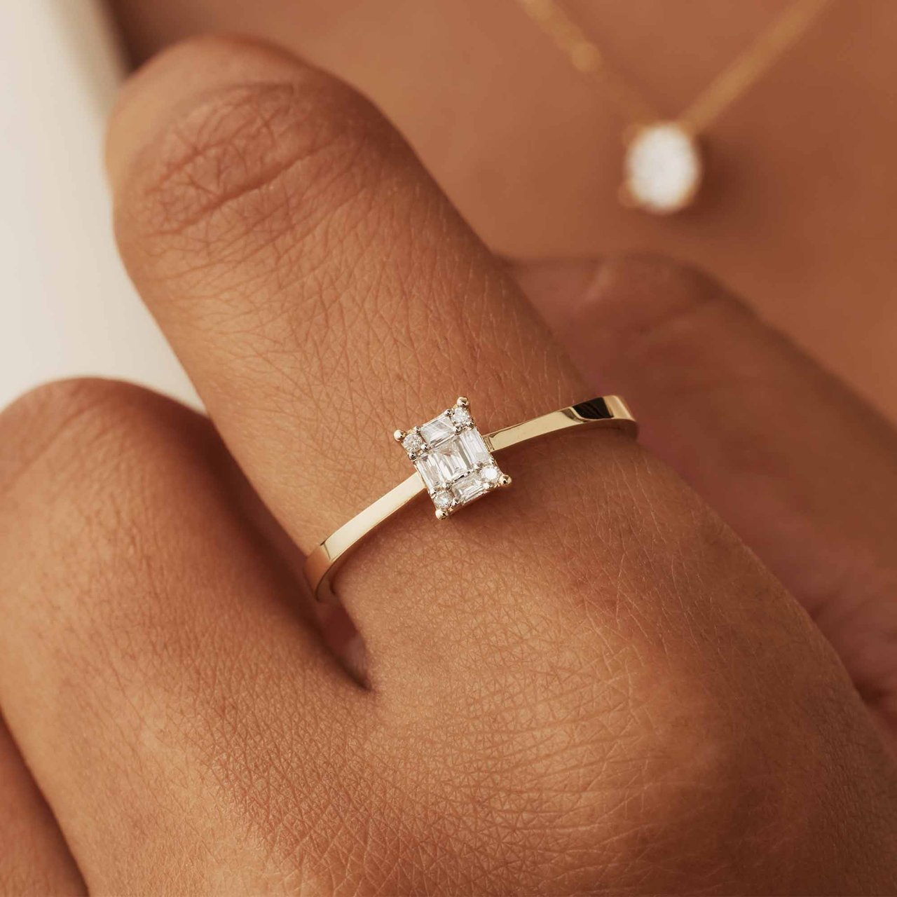 Isabel Bernard De la Paix Maxime Ring met Diamant Goud