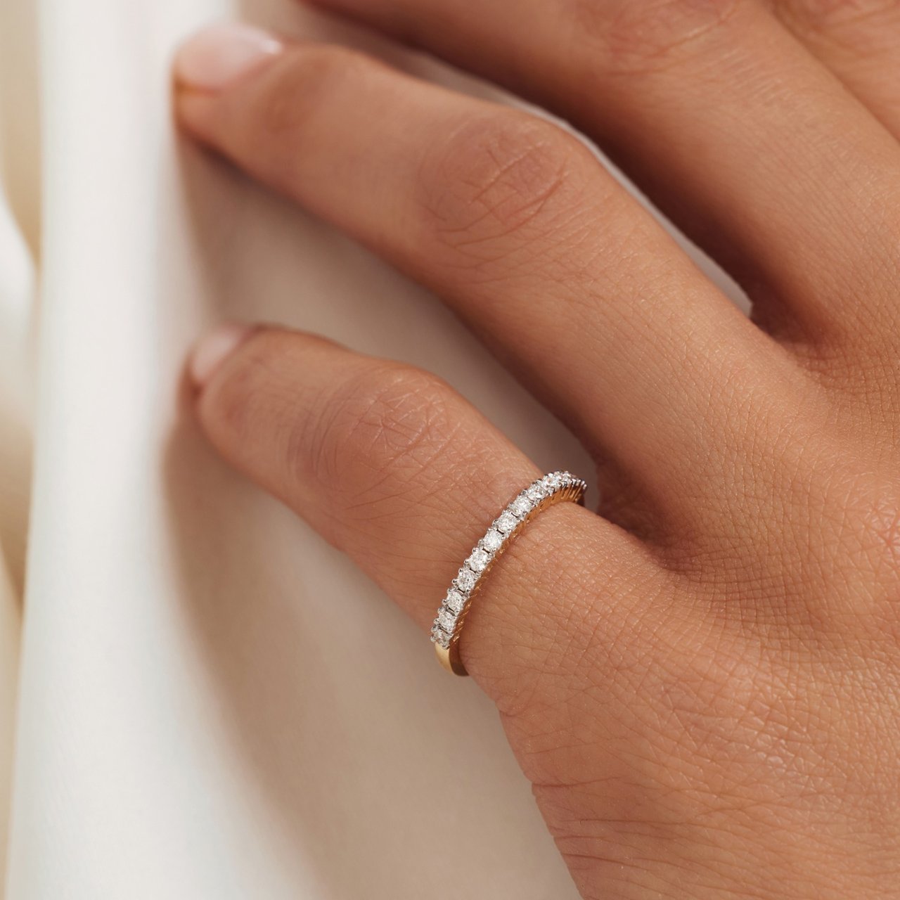 Isabel Bernard De la Paix Madeline Ring met Diamant Goud