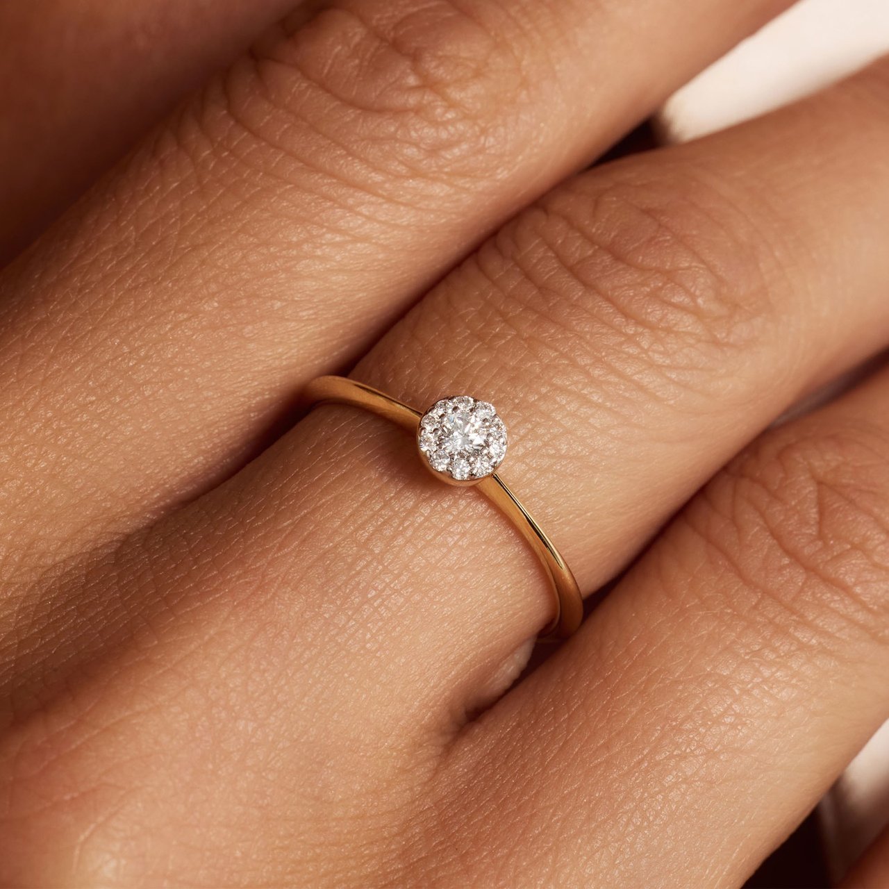 Isabel Bernard De la Paix Viviane Ring met Diamant Goud