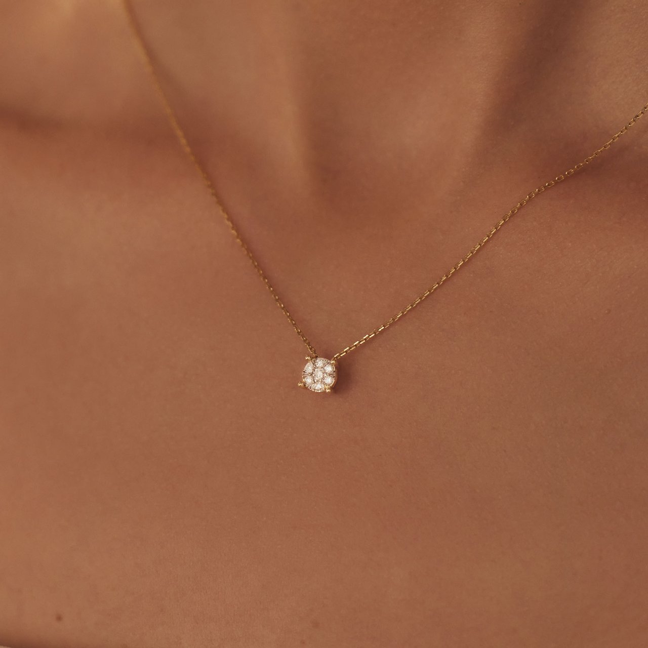 Isabel Bernard De la Paix Hanaé Ketting met Diamant Goud