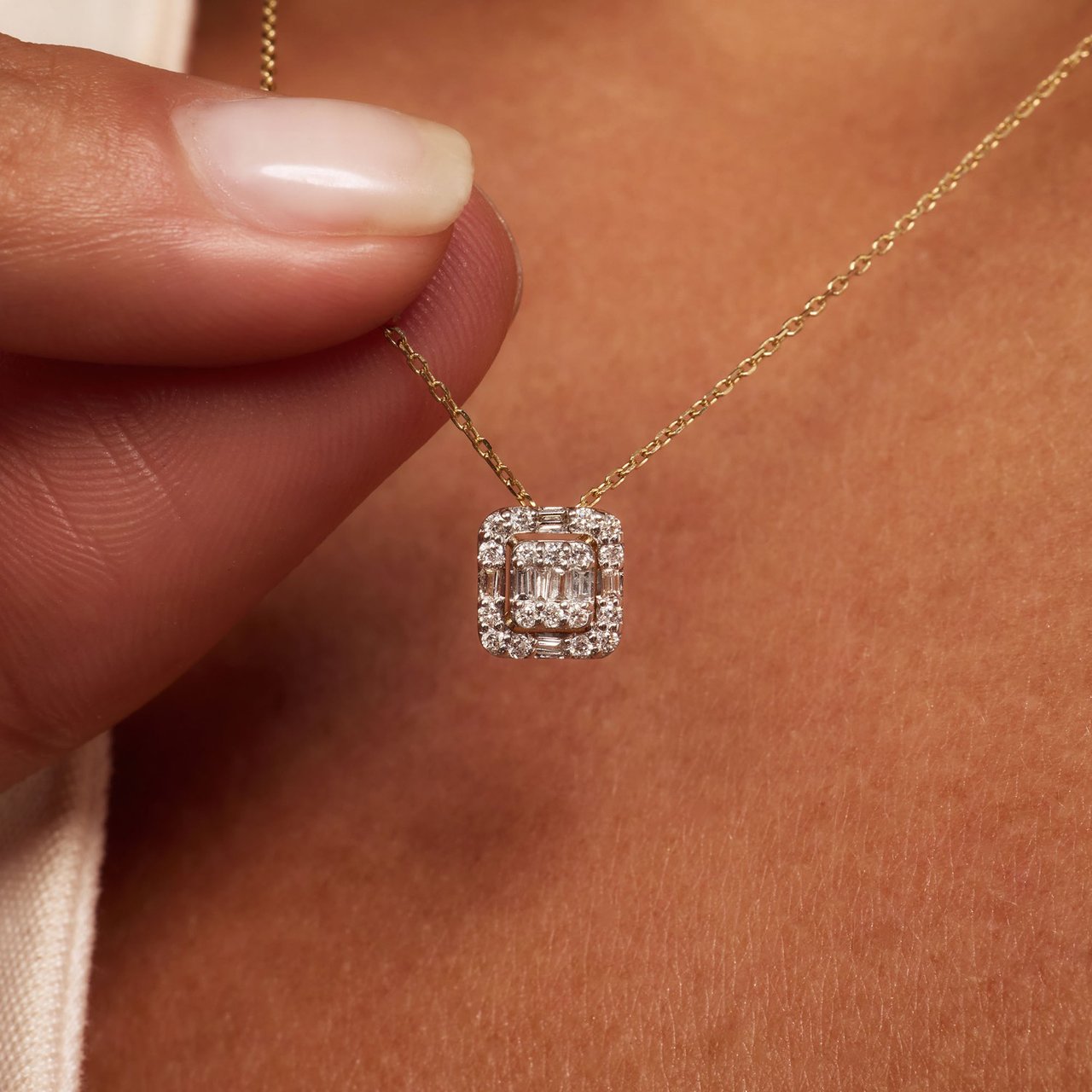 Isabel Bernard De la Paix Elena Ketting met Diamant Goud