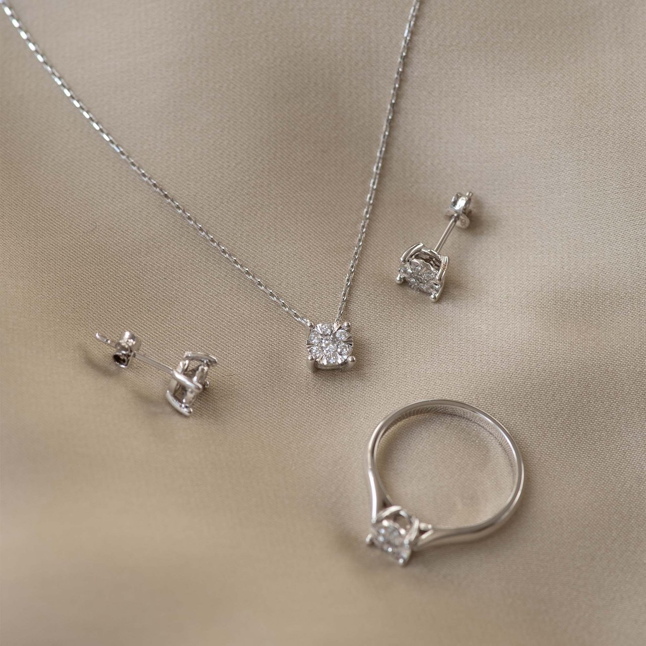 Isabel Bernard De la Paix Hanaé Oorknoppen met Diamant Zilver