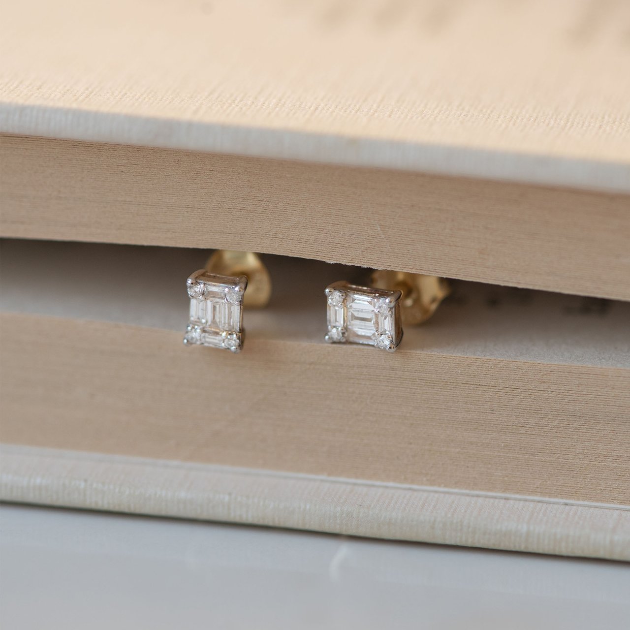 Isabel Bernard De la Paix Maxime Oorknoppen met Diamant Goud