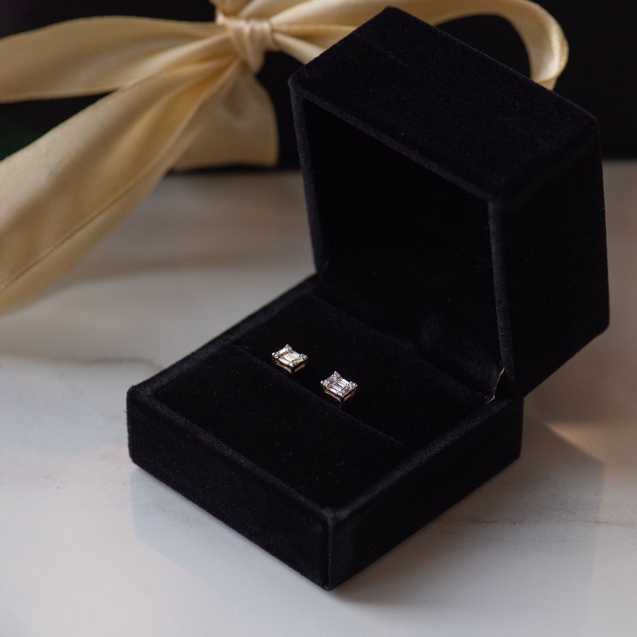 Isabel Bernard De la Paix Maxime Oorknoppen met Diamant Goud